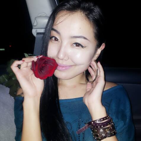 “Анирлагч” -ийг амьлуулагч Д.Шүүдэрцэцэгийн шинэхэн зурагнууд